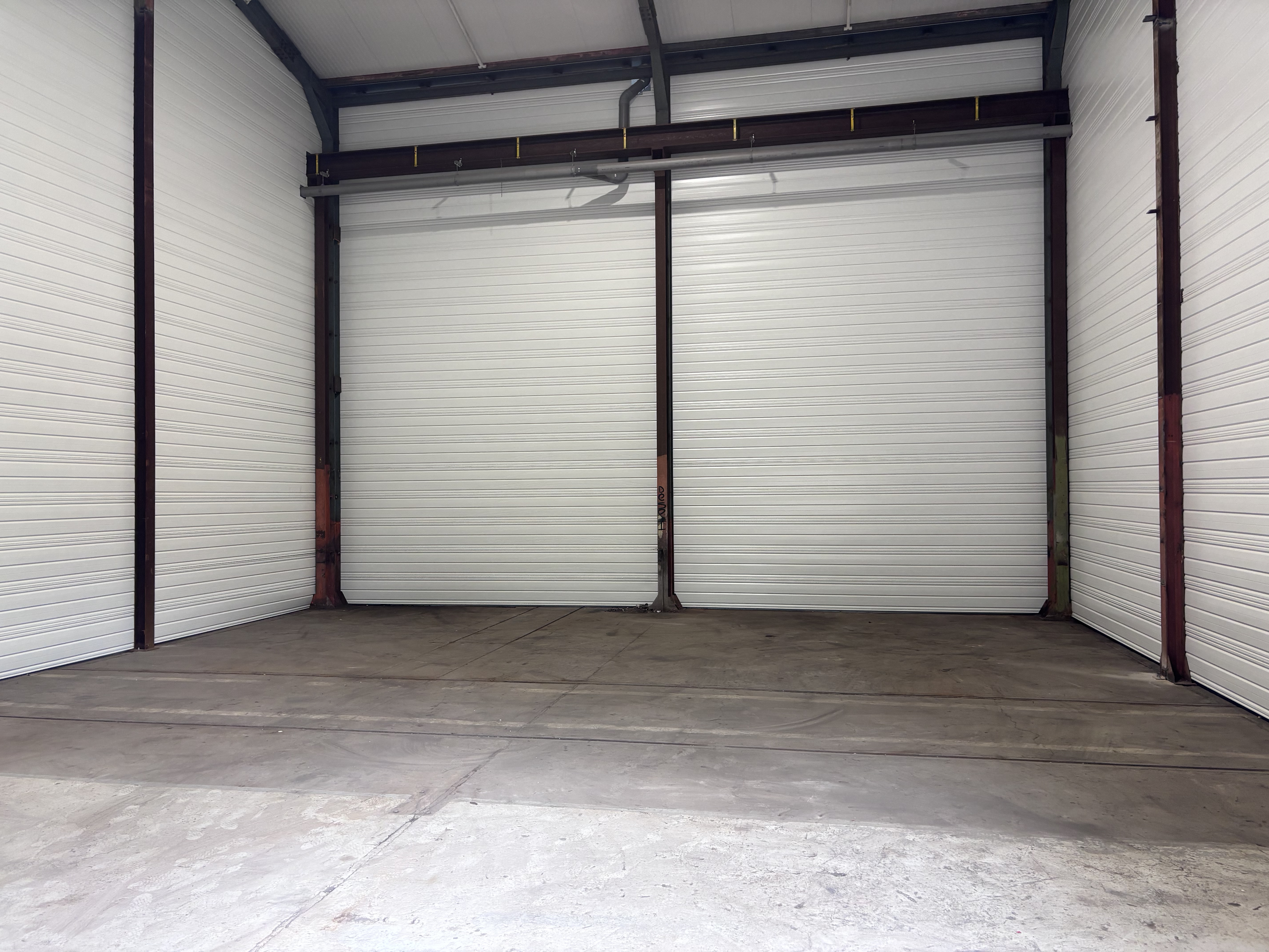 Grand espace de stockage et atelier professionnel modulable de 100m² CERFBOX (41)